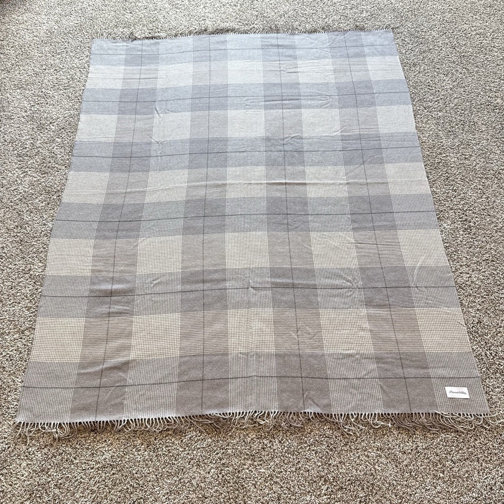 Peacock Alley Fringe Throw Blanket 100% Wool Pewter Gray York Plaid 51x64
